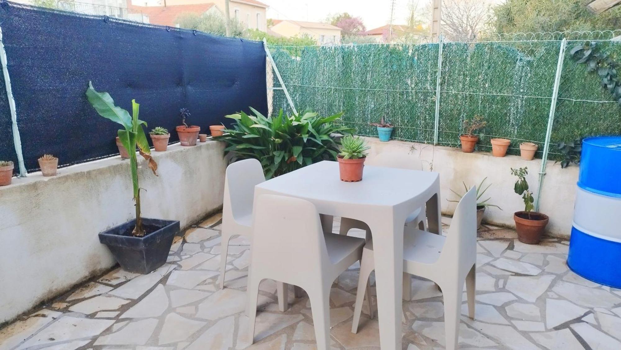 Charmante Maison T2 De Plein Pied Avec Exterieur Calme Aux Arenes Villa Beziers Luaran gambar