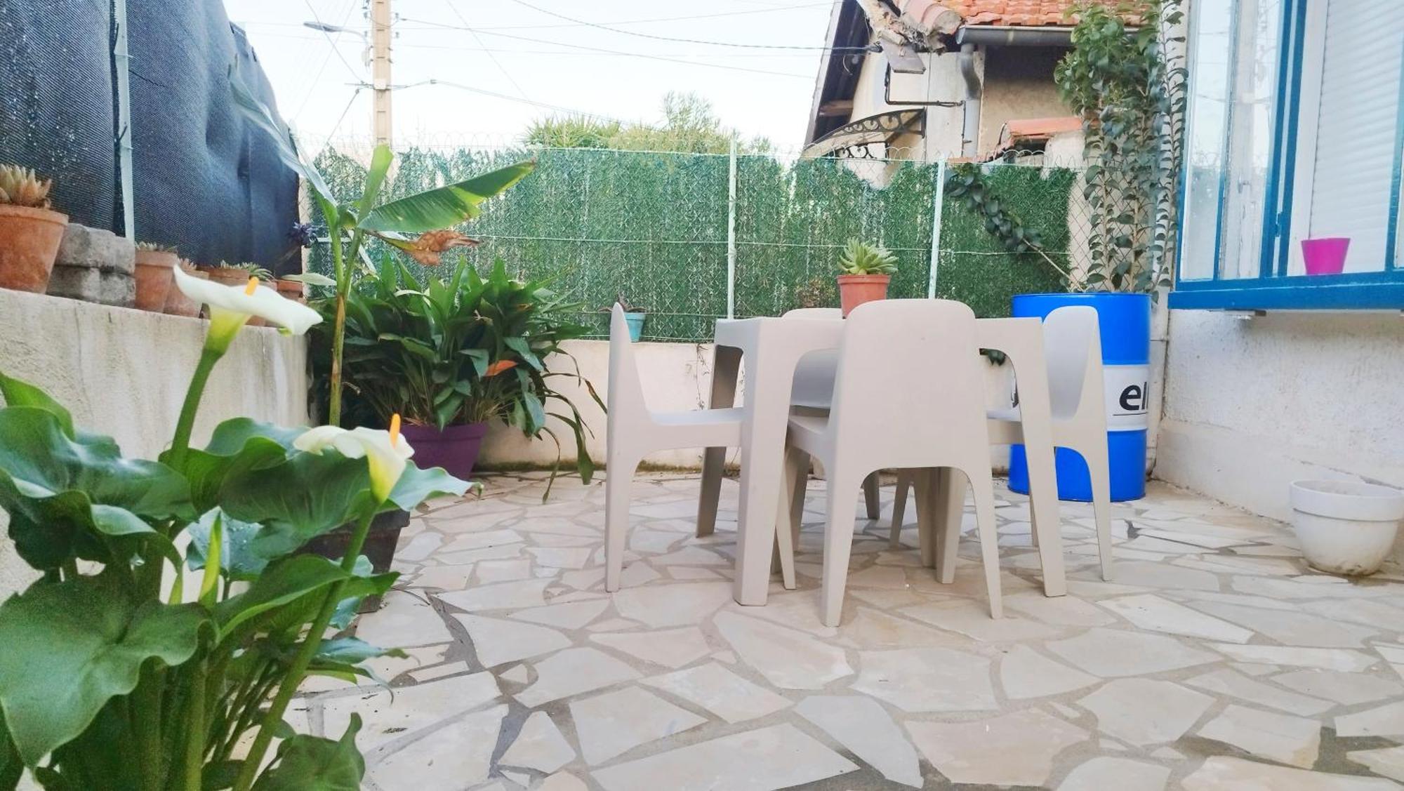 Charmante Maison T2 De Plein Pied Avec Exterieur Calme Aux Arenes Villa Beziers Luaran gambar