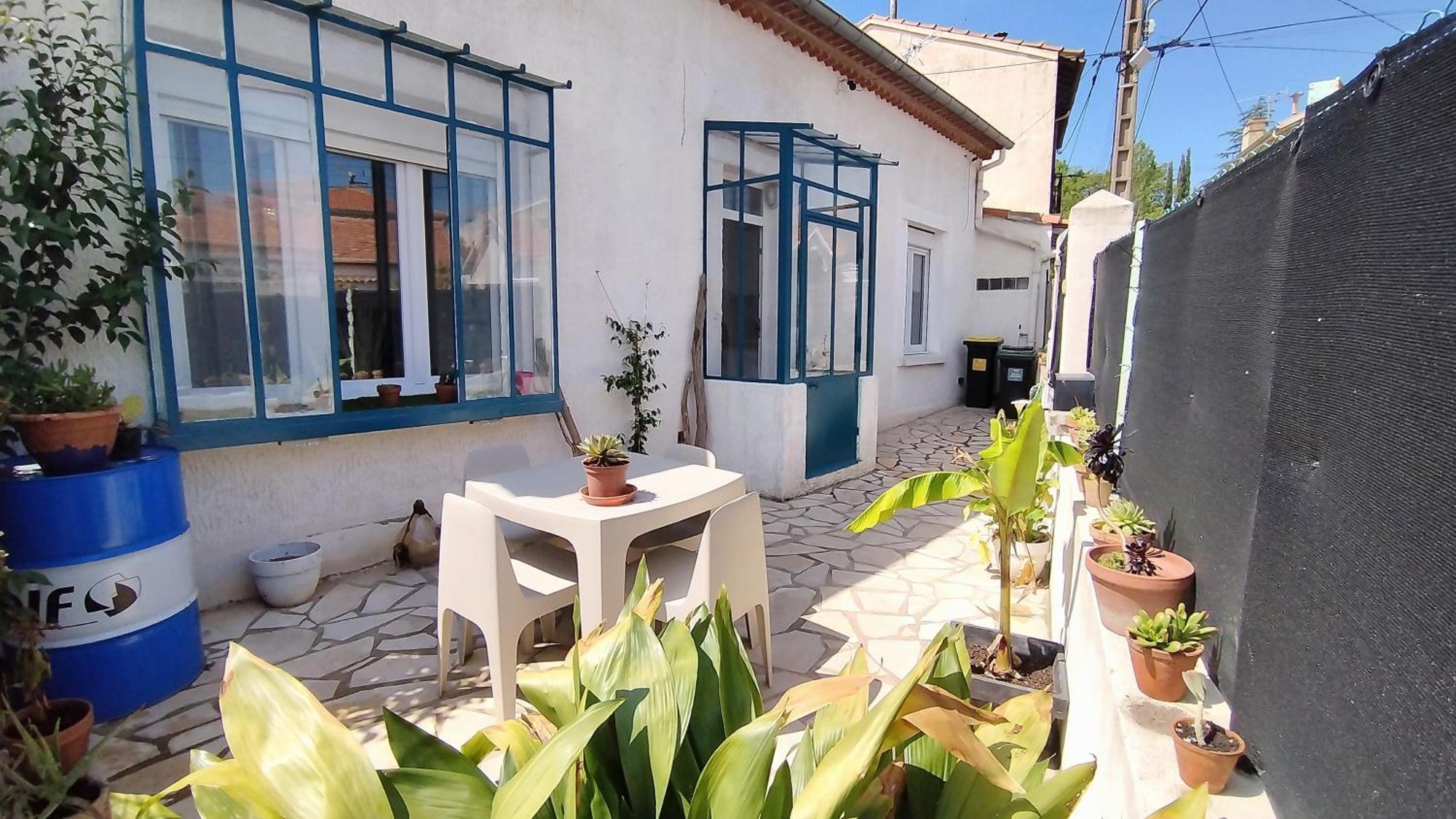 Charmante Maison T2 De Plein Pied Avec Exterieur Calme Aux Arenes Villa Beziers Luaran gambar